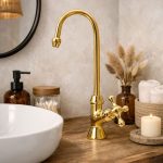 Vintage Polierte Messing-Waschtischarmatur – Kreuzgriff Schwanenhals-Wasserhahn