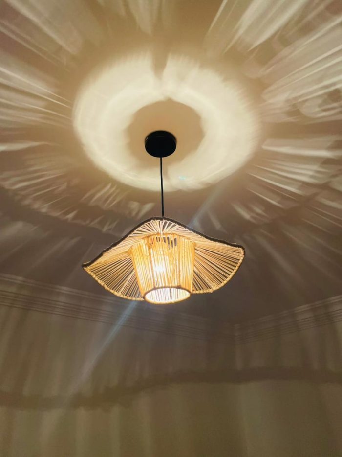 Marokkanische strohfarbene Blumen-Pendelleuchte – handgeflochtener Doum-Lampenschirm – Bild 5