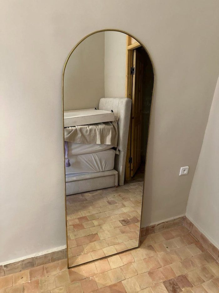 Marokkanischer handgefertigter Wandspiegel aus Messing – Türform – Bild 3