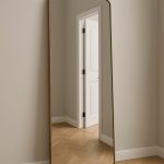 Marokkanischer rechteckiger handgefertigter Wandspiegel aus Messing