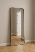 Marokkanischer rechteckiger handgefertigter Wandspiegel aus Messing