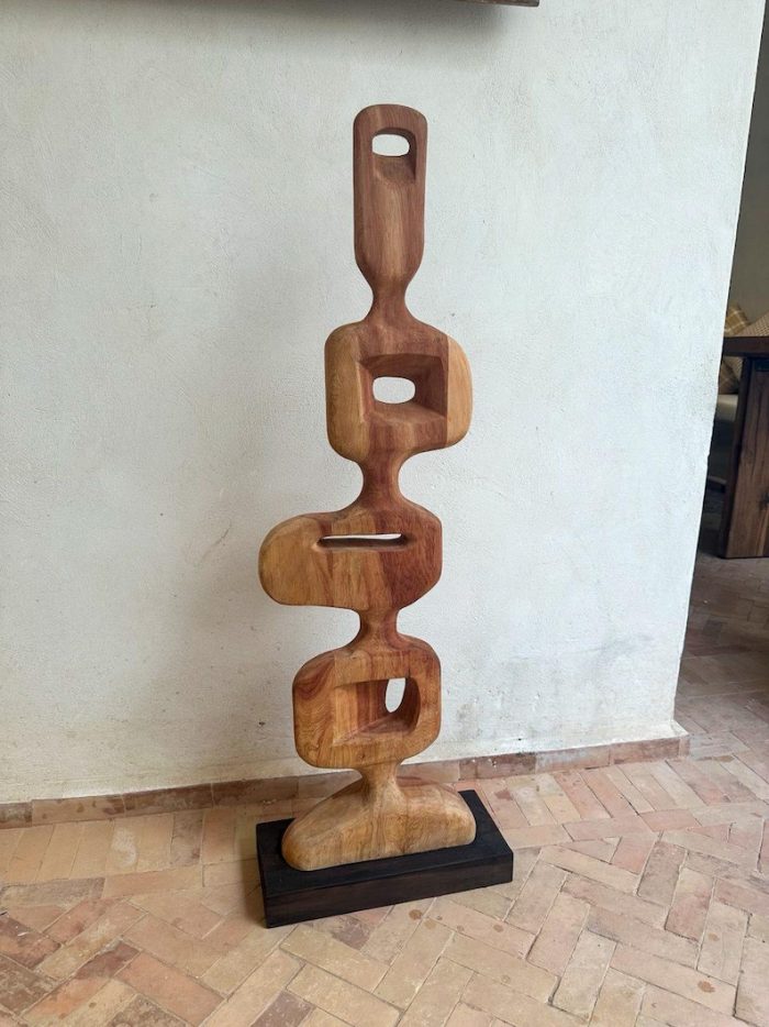 Abstrakter Nussbaum Totem – Handgefertigte Holzskulptur, Wabi-Sabi Deko – Bild 2