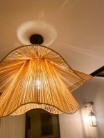 Handgefertigte Raffia-Deckenlampe – wellenförmige Pendelleuchte – Bild 7