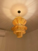 Handgeflochtene Raffia-Pendelleuchte – mehrstufiges Pyramiden-Design – Bild 2