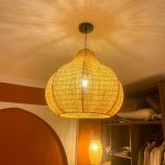 Handgeflochtene Raffia-Pendelleuchte – runde Artisan-Lampe