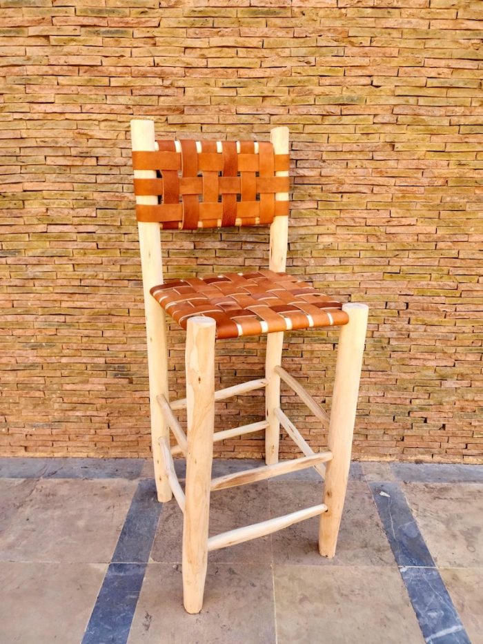 Marokkanischer Barhocker mit Lederlehne – handgefertigter Holz-Hocker – Bild 5