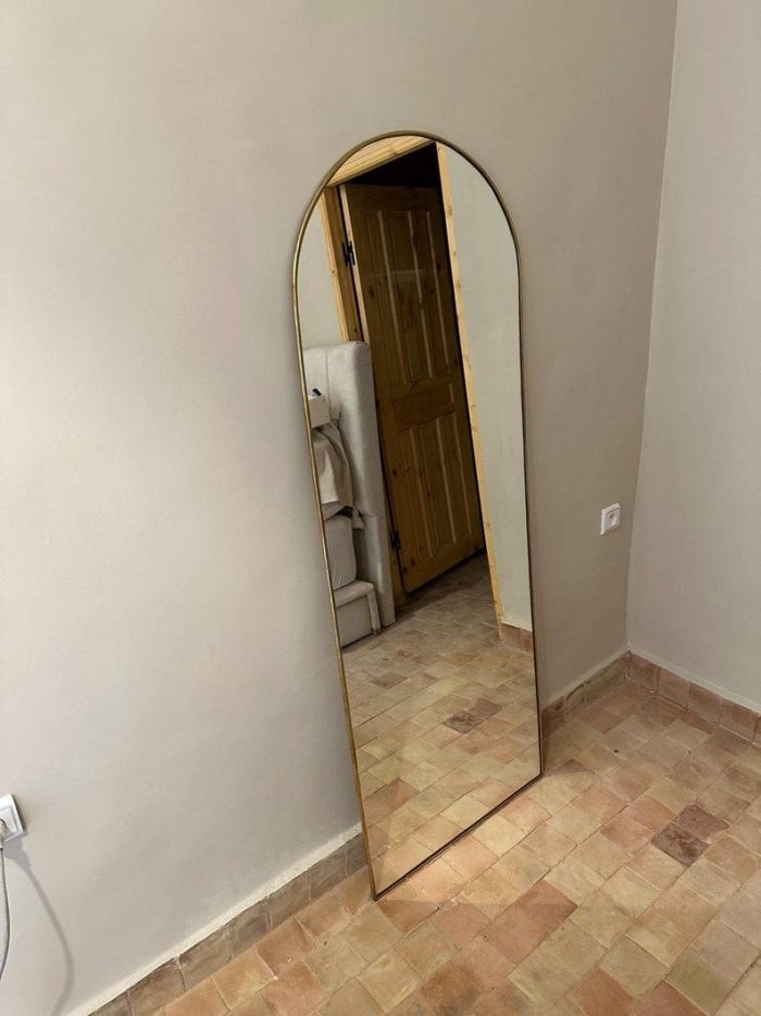 Marokkanischer handgefertigter Wandspiegel aus Messing – Türform – Bild 8