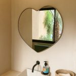 Handgefertigter marokkanischer Herz-Wandspiegel aus Messing – Wanddeko