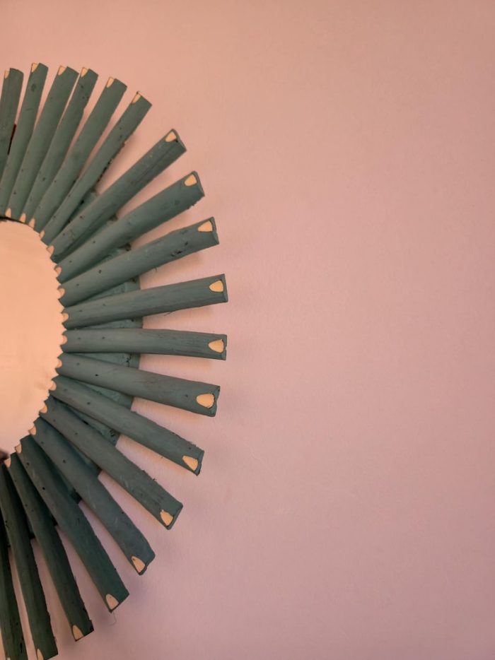 Marokkanischer Holzspiegel – runder handgeflochtener Raffia-Rahmen – Bild 6