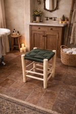Kleiner handgefertigter marokkanischer Holz-Hocker mit grünem Seil – Boho-Style