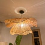Handgefertigte Raffia-Deckenlampe – wellenförmige Pendelleuchte