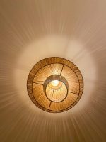 Handgeflochtene Raffia-Pendelleuchte – mehrstufiges Pyramiden-Design – Bild 5