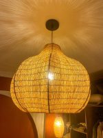 Handgeflochtene Raffia-Pendelleuchte – runde Artisan-Lampe – Bild 2