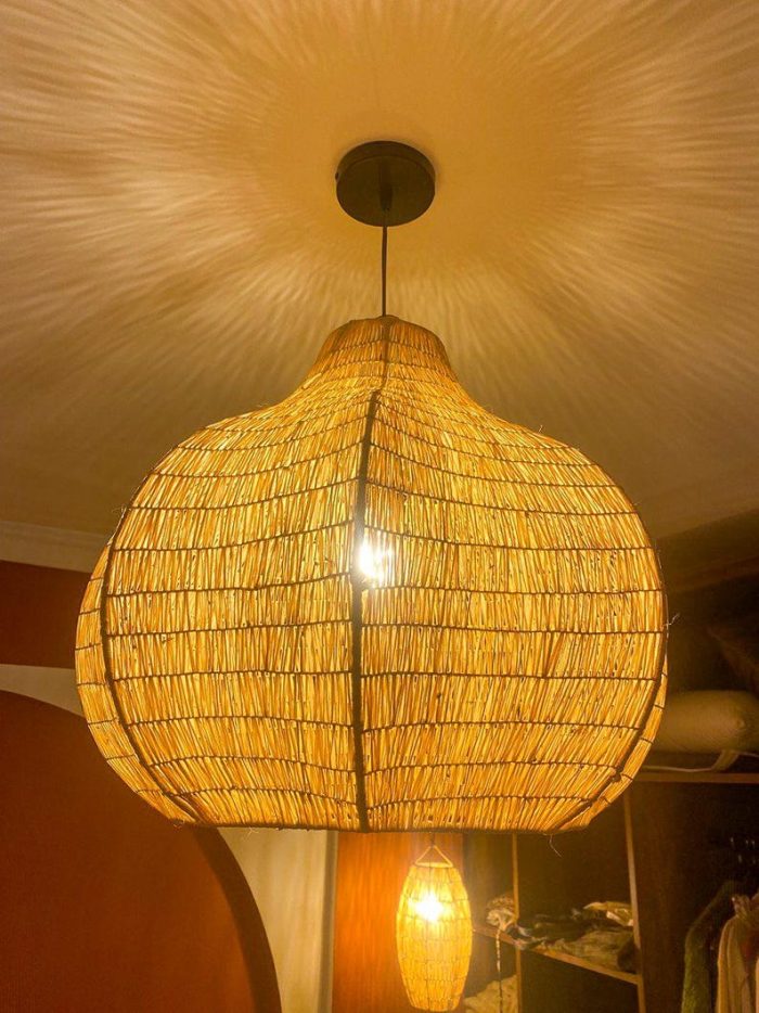 Handgeflochtene Raffia-Pendelleuchte – runde Artisan-Lampe – Bild 2