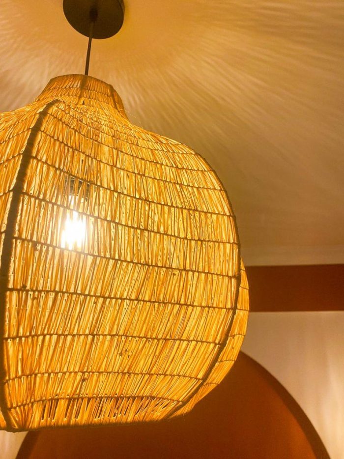 Handgeflochtene Raffia-Pendelleuchte – runde Artisan-Lampe – Bild 5