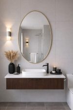 Ovaler handgefertigter Wandspiegel aus Messing – Antik-Finish