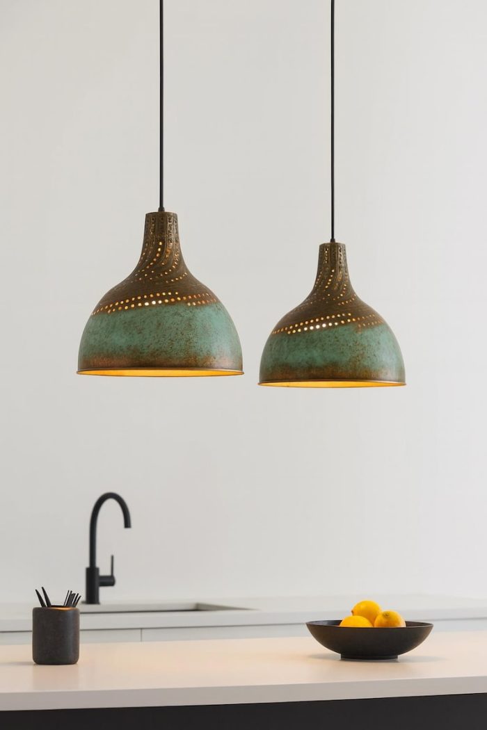Gehämmerte Messing Pendelleuchte mit Türkis Patina – Dome Lampe für Küche & Esszimmer – Bild 3