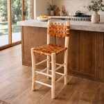 Marokkanischer Barhocker mit Lederlehne – handgefertigter Holz-Hocker