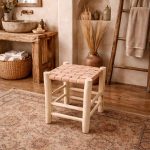 Handgefertigter marokkanischer Holz-Hocker mit Naturleder-Sitz