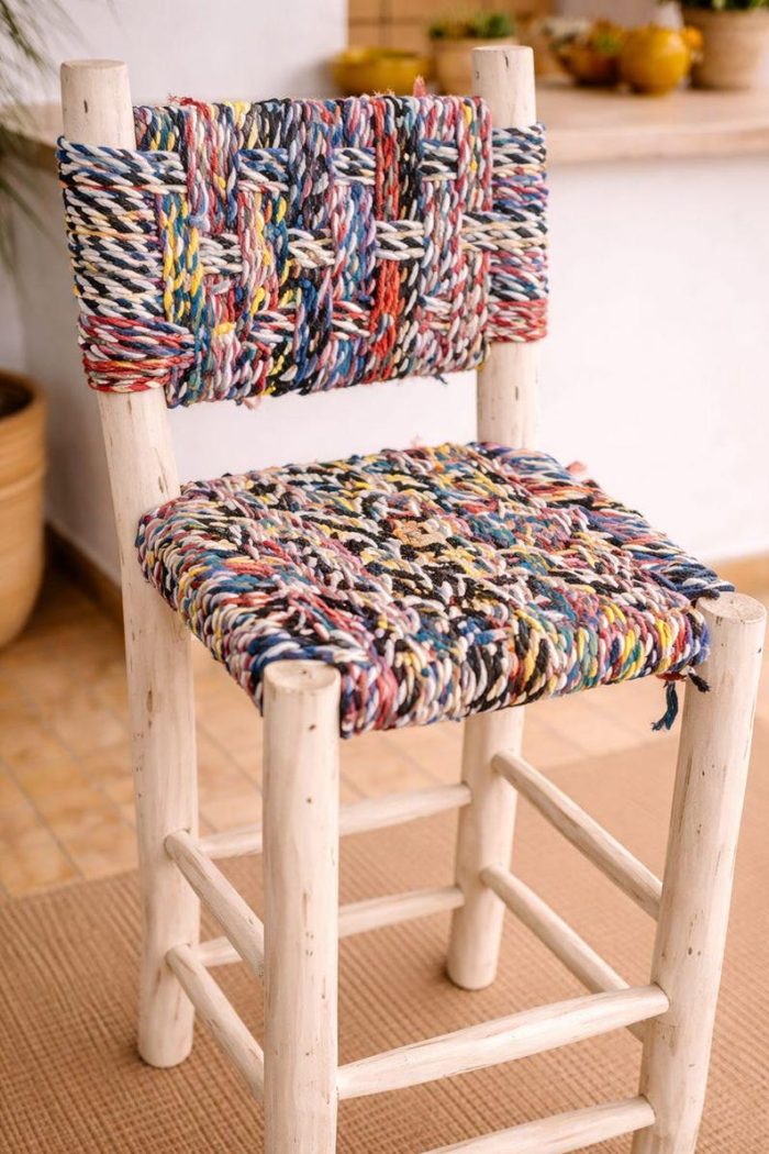 Handgefertigter Lorbeerholz-Barhocker mit Boucherouite-Seil – marokkanischer Boho-Style – Bild 2