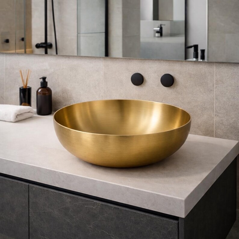 il_794xN.7619521288_99qc Handgefertigtes Antik-Kupfer Aufsatzwaschbecken – Oxidiertes Schwarz & Kupfer Patina – Bild 1