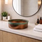 Kupfer Aufsatzwaschbecken mit Grüner Patina-Kante – Gehämmerte Runde Schale