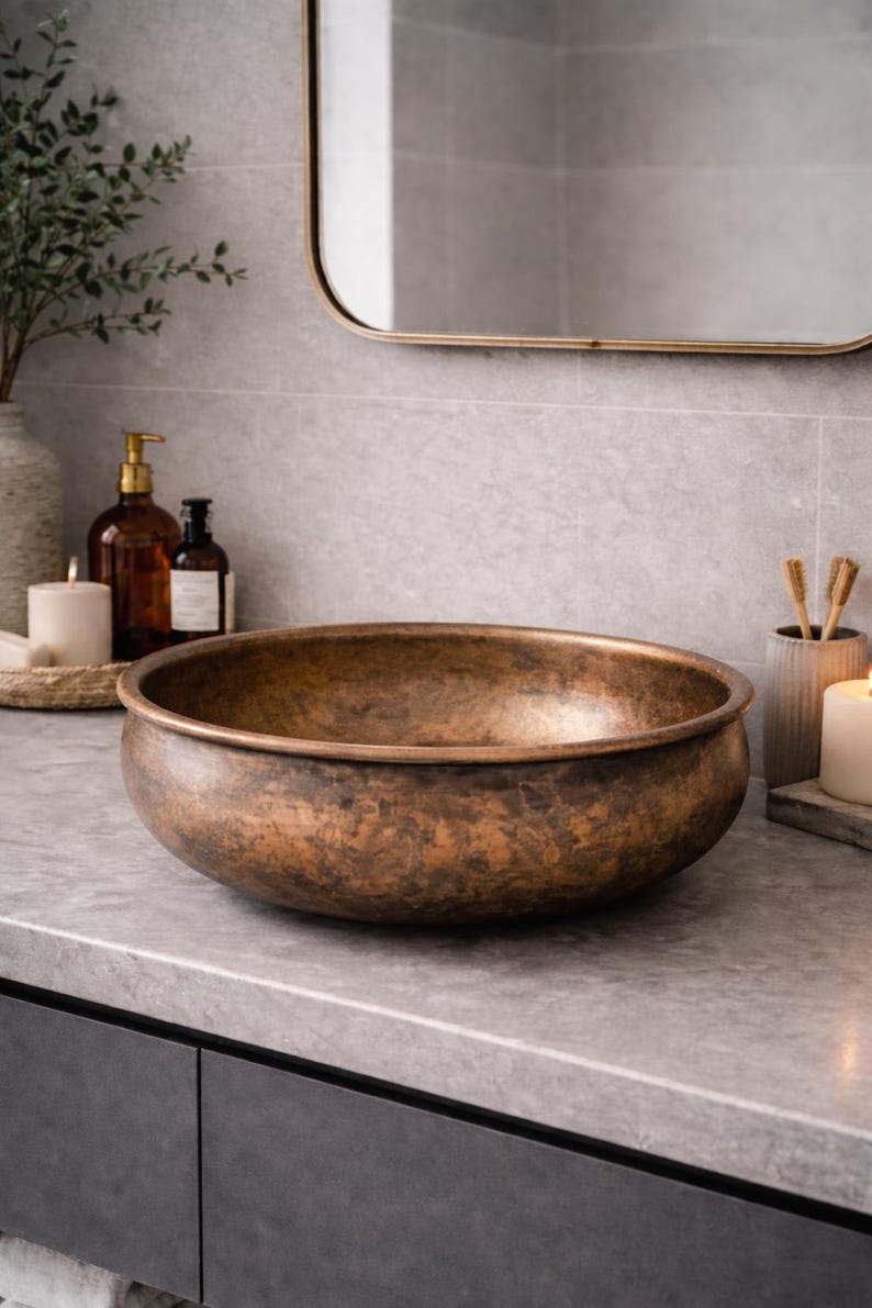 il_794xN.7627681451_n695 Antikes Kupfer Rundes Aufsatzwaschbecken – Rustikale Patina Waschschale – Bild 1